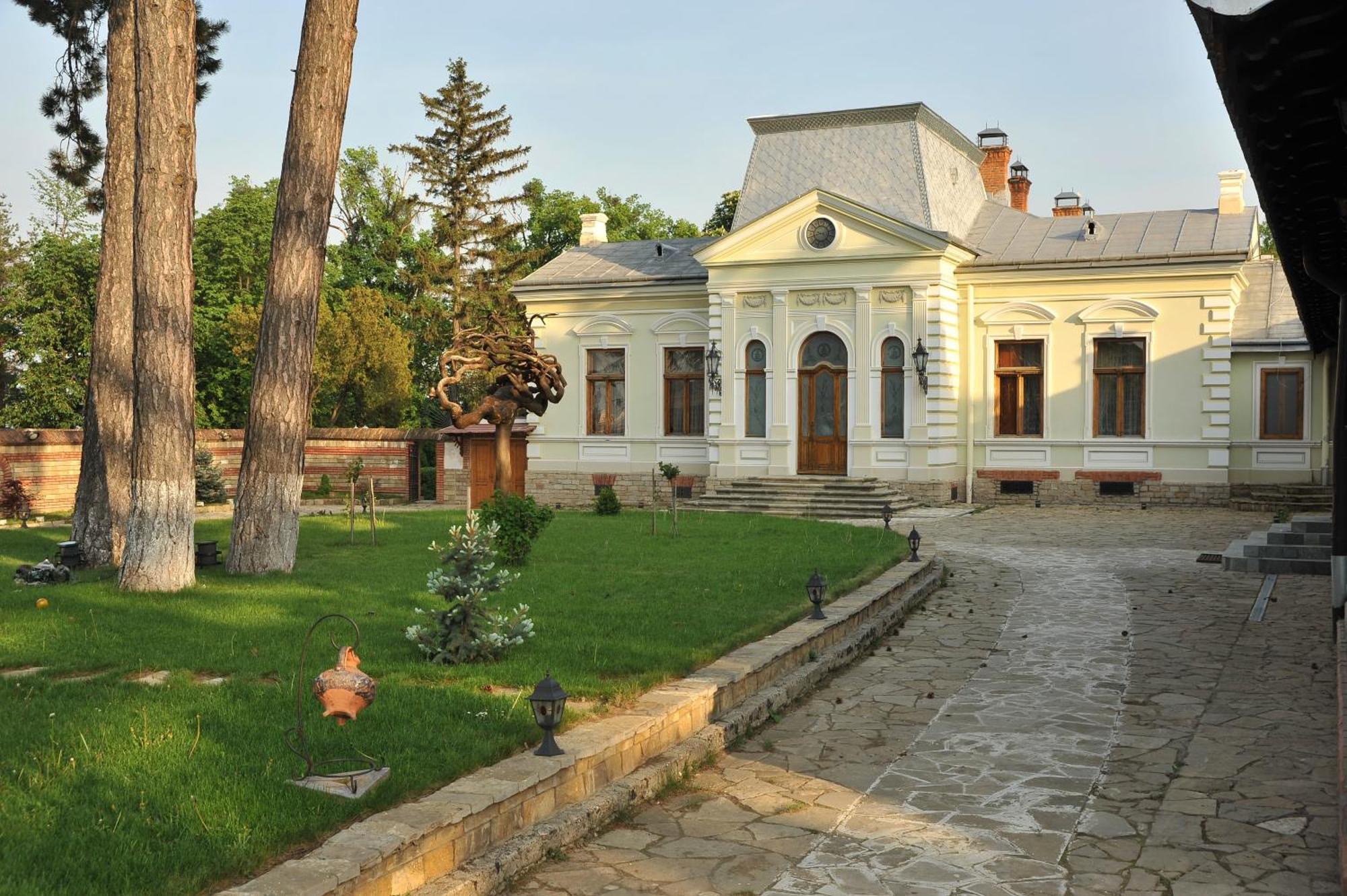 Conac Polizu Hotel Maxut Exterior photo