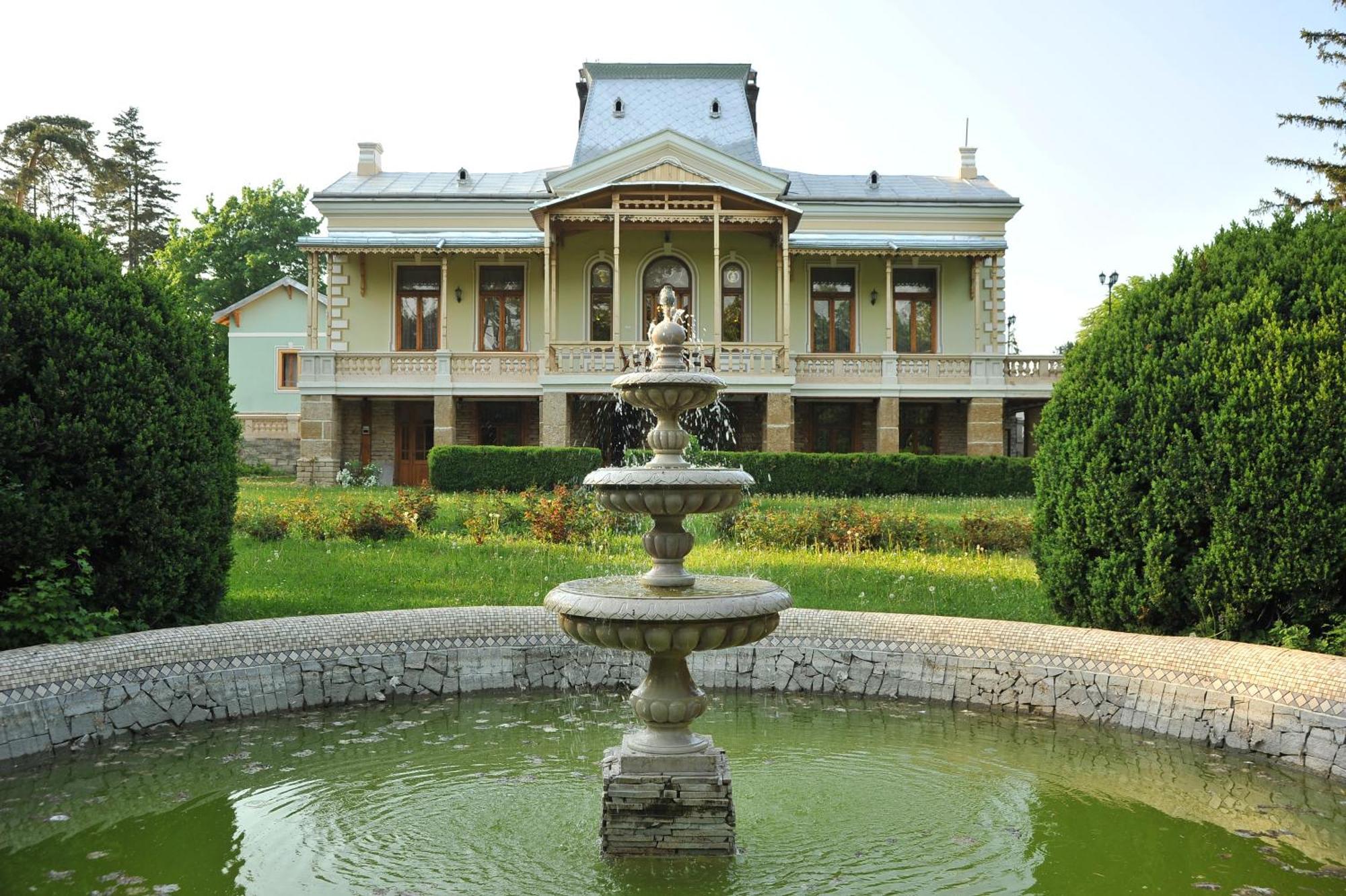 Conac Polizu Hotel Maxut Exterior photo